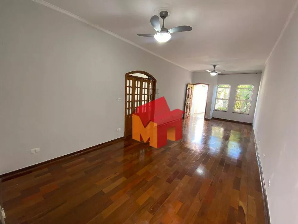 Casa à venda e aluguel com 3 quartos, 197m² - Foto 2