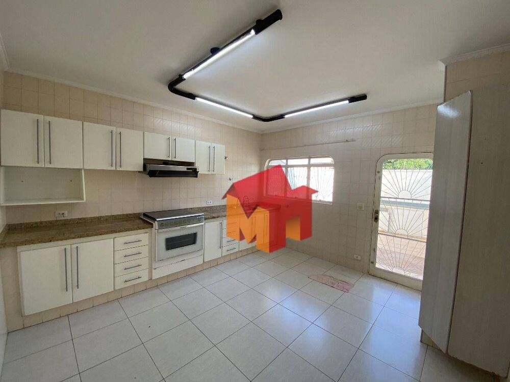 Casa à venda e aluguel com 3 quartos, 197m² - Foto 5