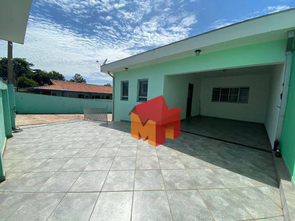 Casa à venda com 4 quartos, 210m² - Foto 2