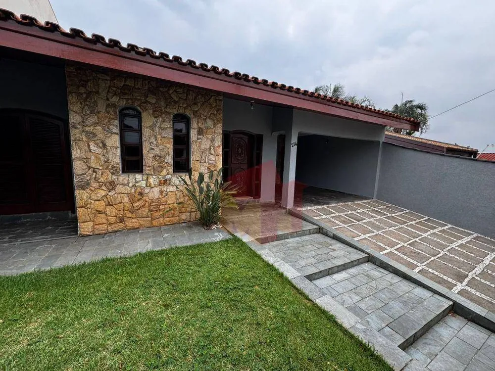 Casa, 4 quartos, 263 m² - Foto 1