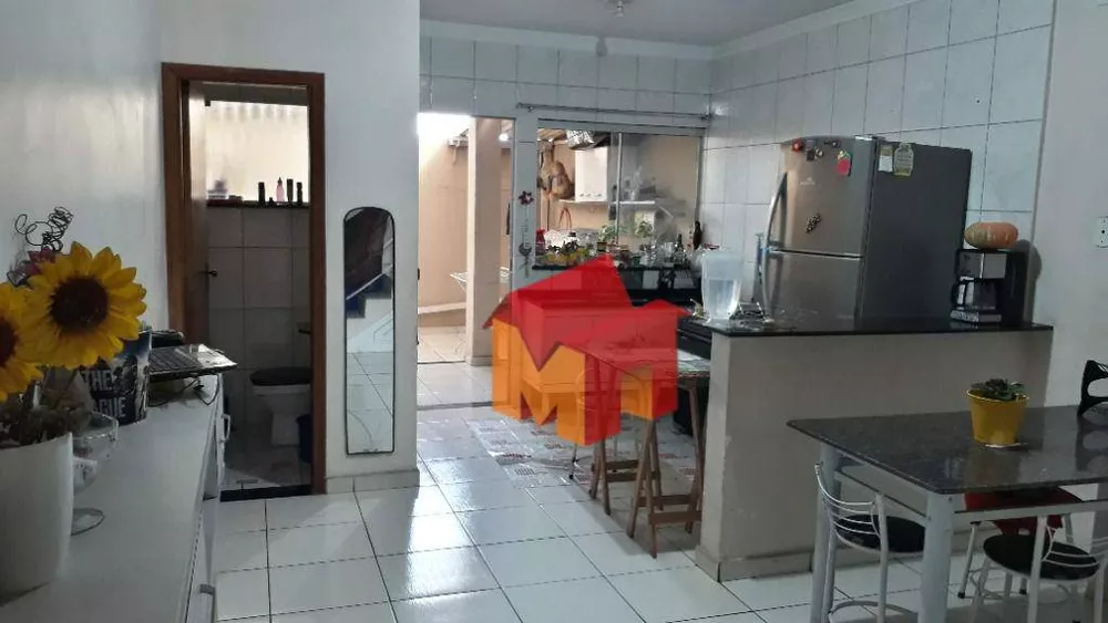 Sobrado à venda com 3 quartos, 122m² - Foto 1