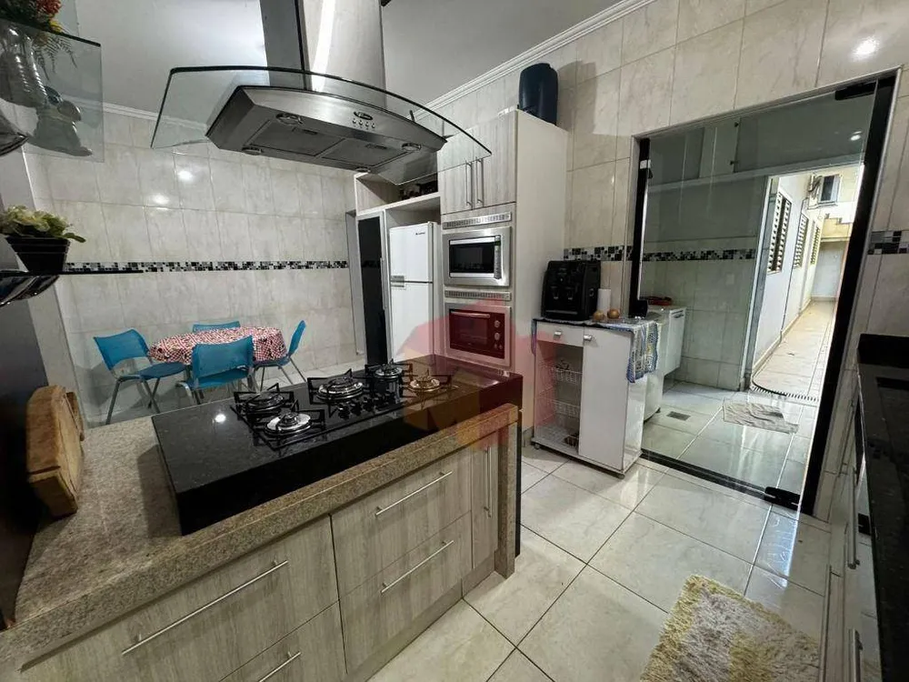 Casa, 3 quartos, 190 m² - Foto 2