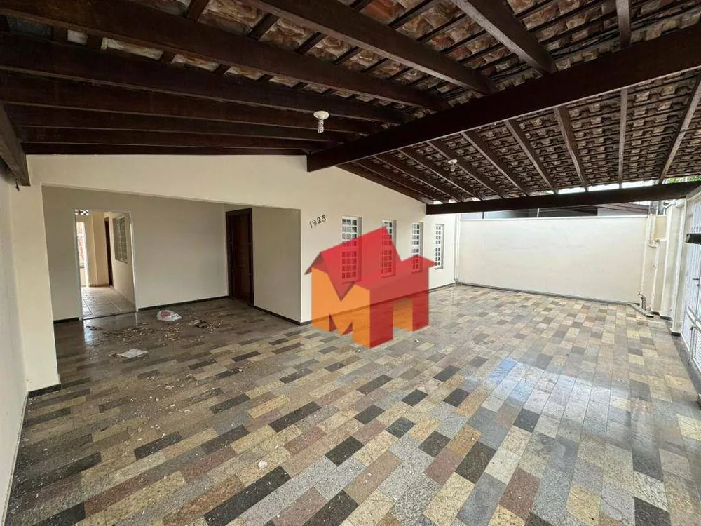 Casa à venda com 2 quartos, 235m² - Foto 1