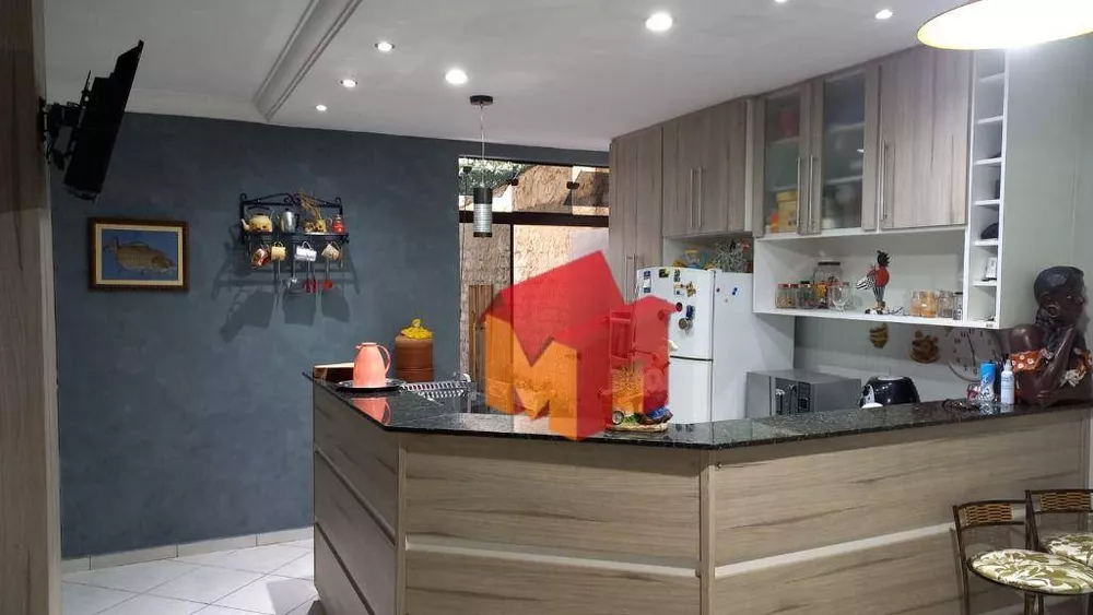 Sobrado à venda com 3 quartos, 186m² - Foto 1