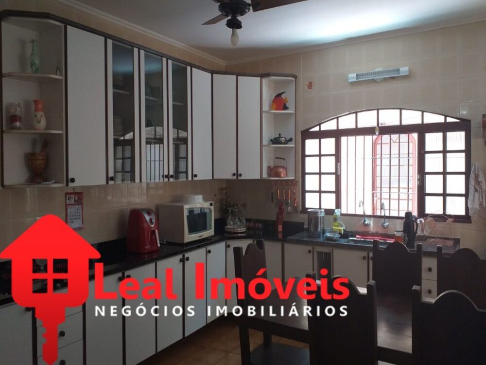 Casa à venda com 4 quartos - Foto 1