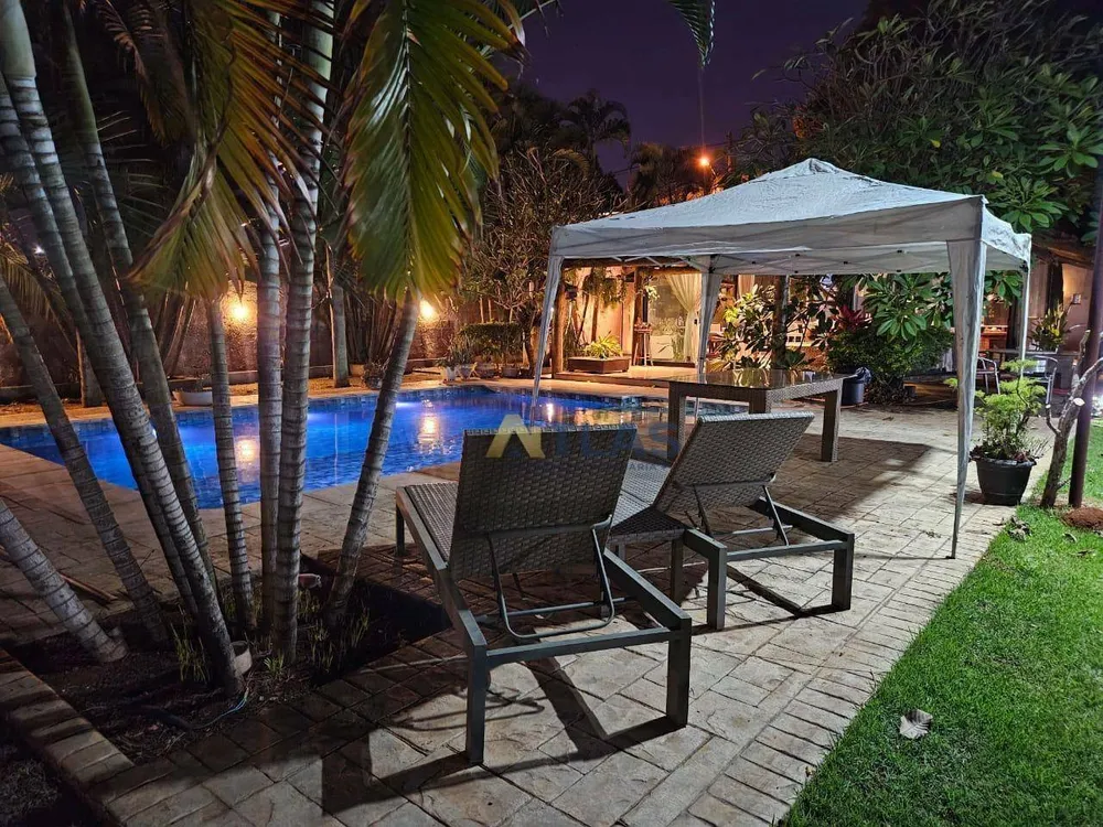 Chácara, 4 quartos, 2700 m² - Foto 1