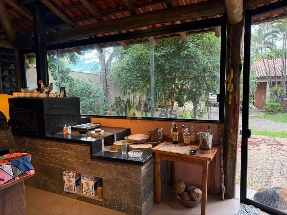 Chácara, 4 quartos, 2700 m² - Foto 2