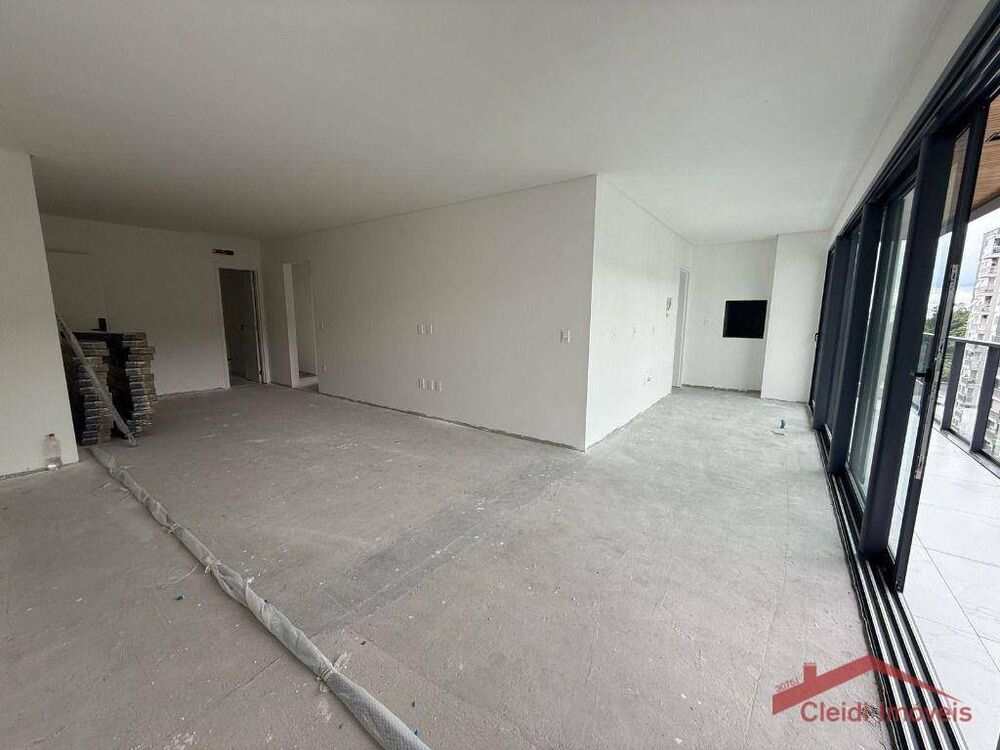 Apartamento para alugar com 3 quartos, 126m² - Foto 2