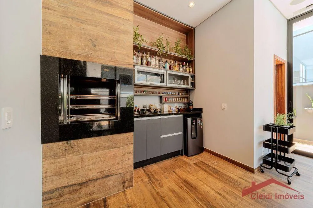Casa, 4 quartos, 235 m² - Foto 1