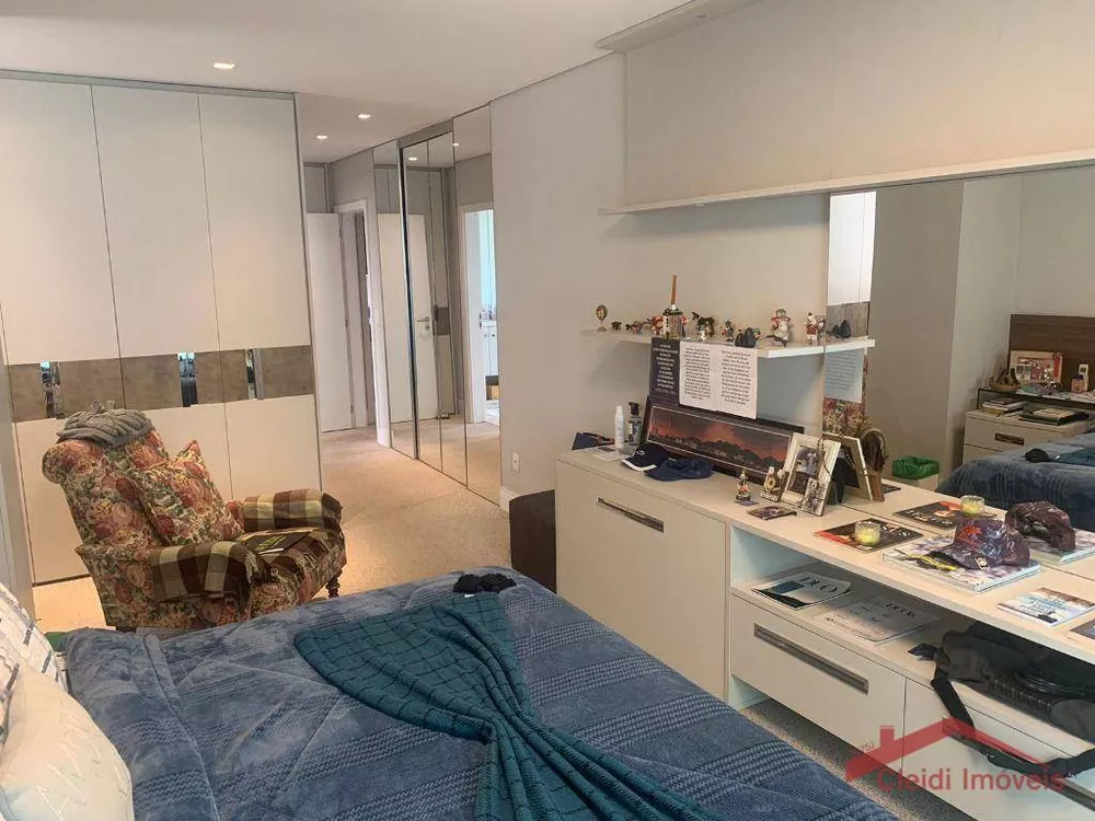 Apartamento à venda com 4 quartos, 267m² - Foto 5