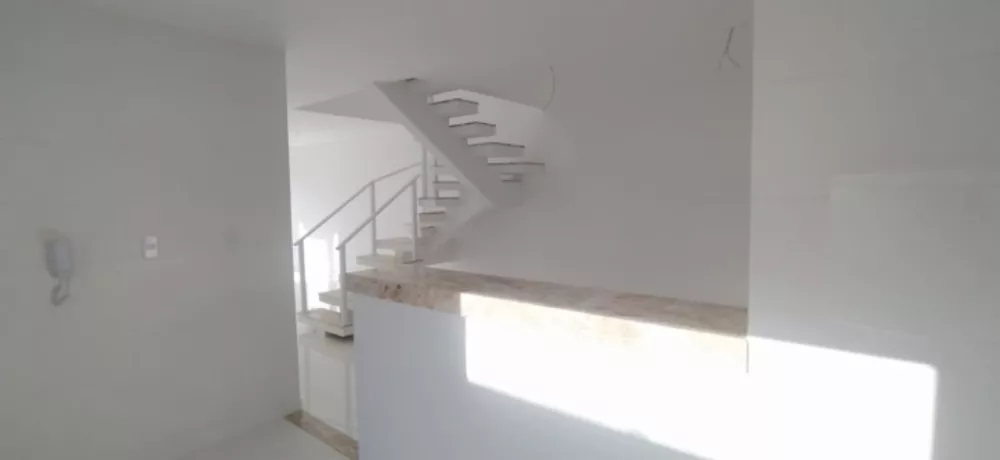 Casa à venda com 4 quartos, 120m² - Foto 3