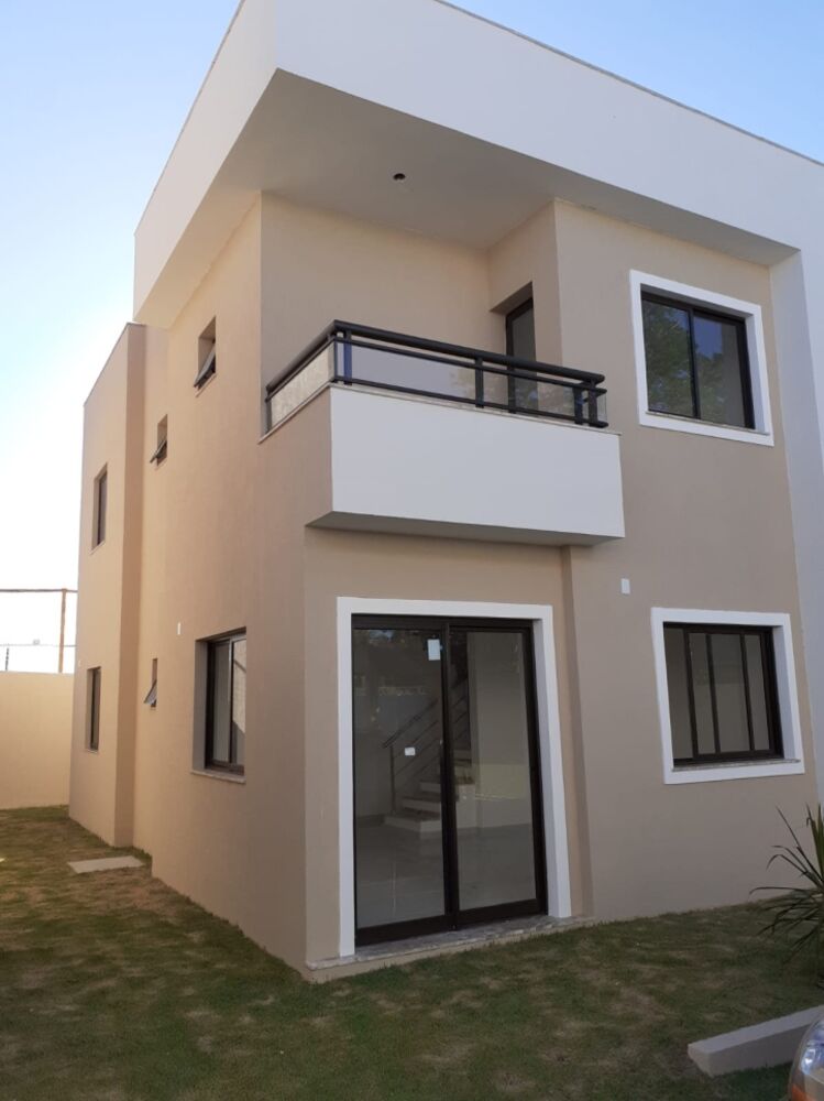 Casa à venda com 4 quartos, 110m² - Foto 1