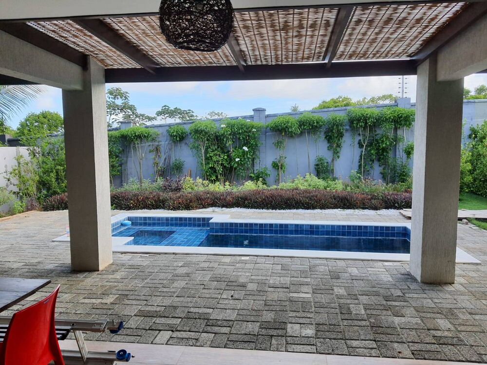 Casa à venda e aluguel com 3 quartos, 290m² - Foto 1