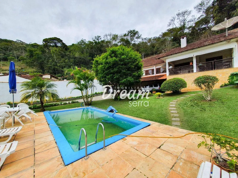 Casa, 5 quartos, 243 m² - Foto 1