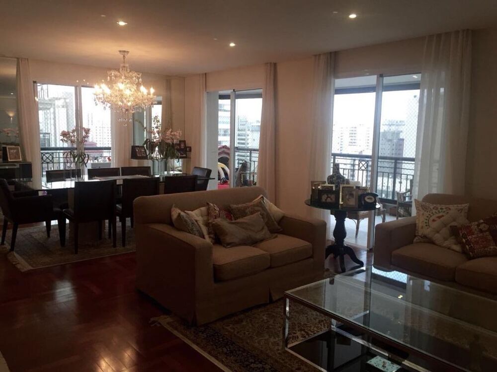 Apartamento para alugar com 4 quartos, 246m² - Foto 1