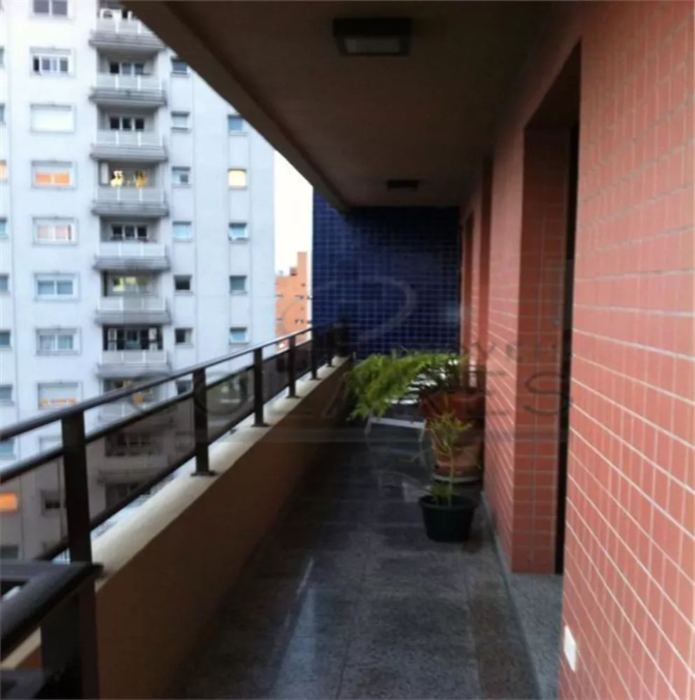 Apartamento à venda com 3 quartos, 220m² - Foto 4