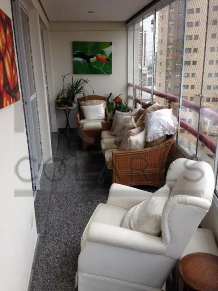 Apartamento à venda com 3 quartos, 156m² - Foto 2