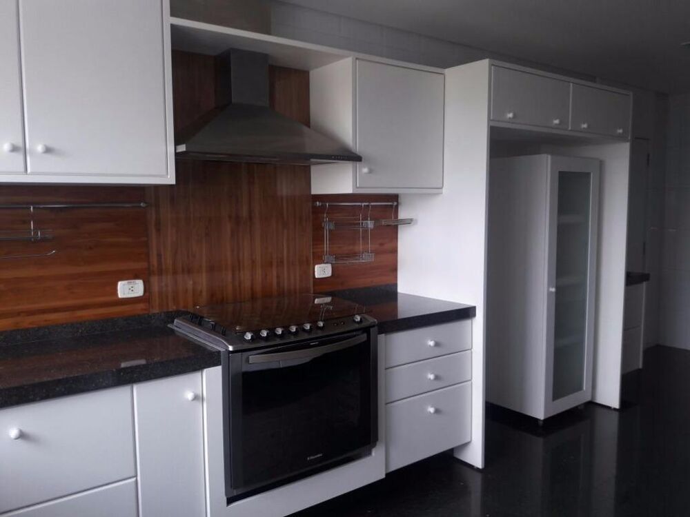Apartamento para alugar com 4 quartos, 370m² - Foto 8