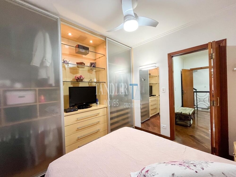 Casa, 3 quartos, 199 m² - Foto 1