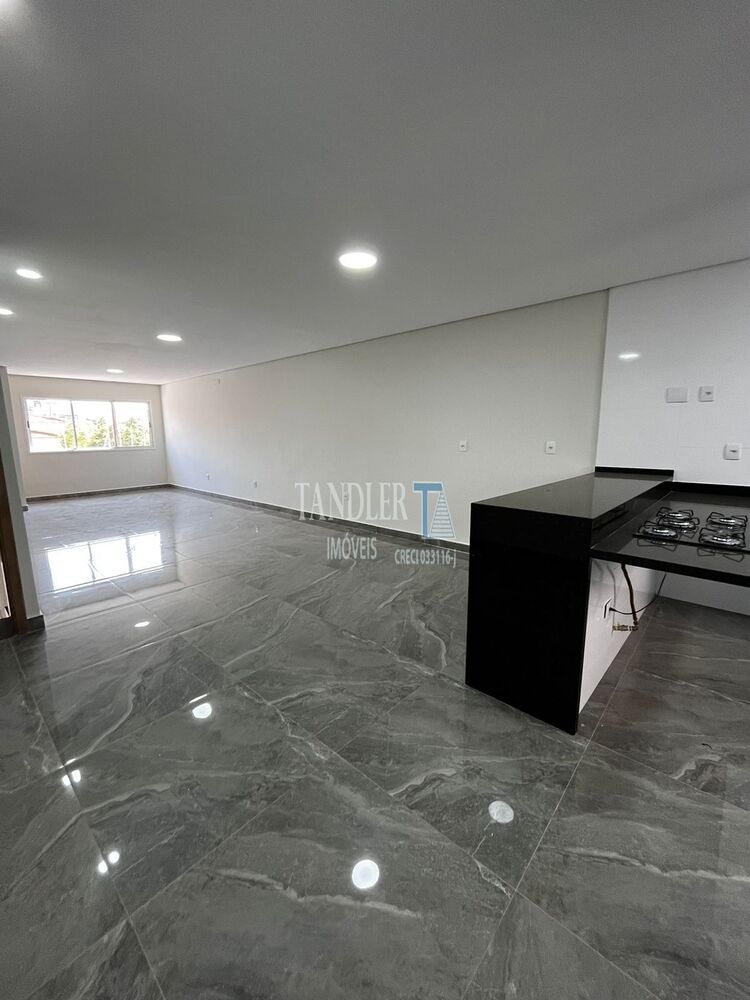 Casa à venda com 3 quartos, 224m² - Foto 1