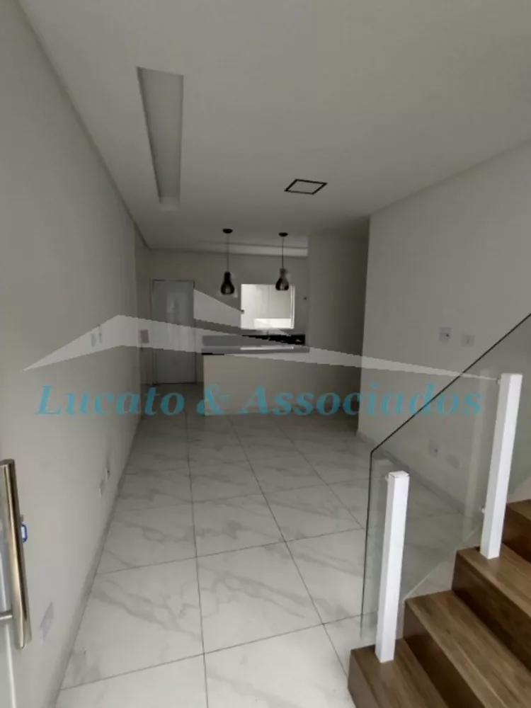 Casa à venda com 2 quartos, 55m² - Foto 4