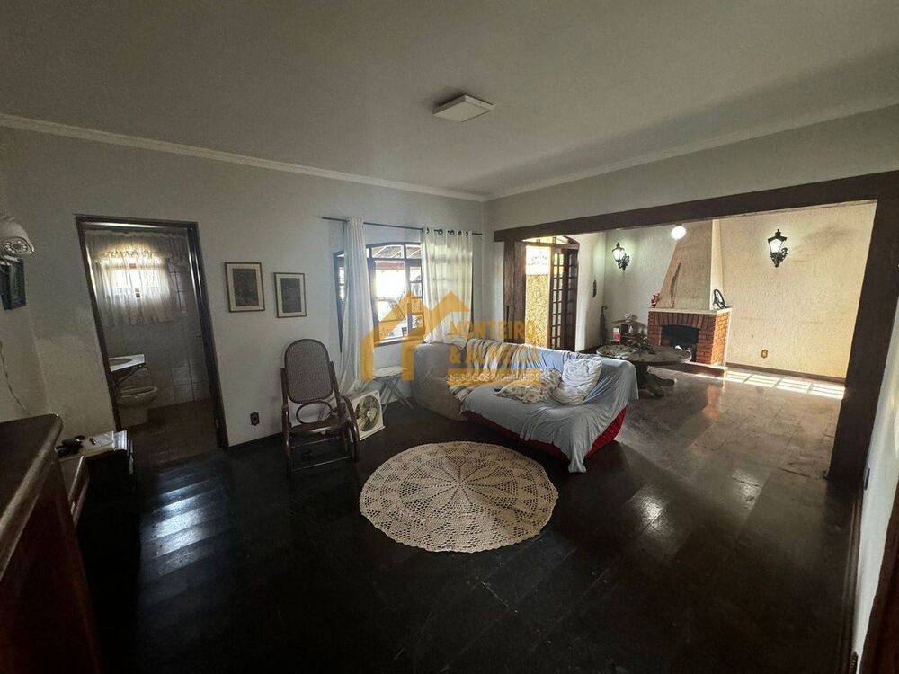 Casa à venda com 3 quartos, 203m² - Foto 2