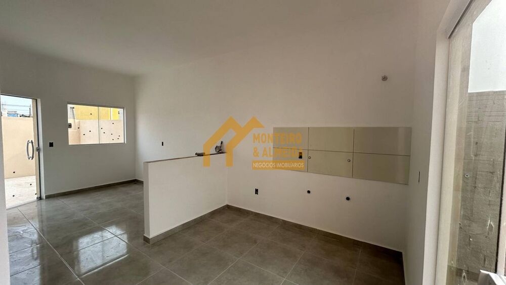 Casa à venda com 2 quartos, 40m² - Foto 1