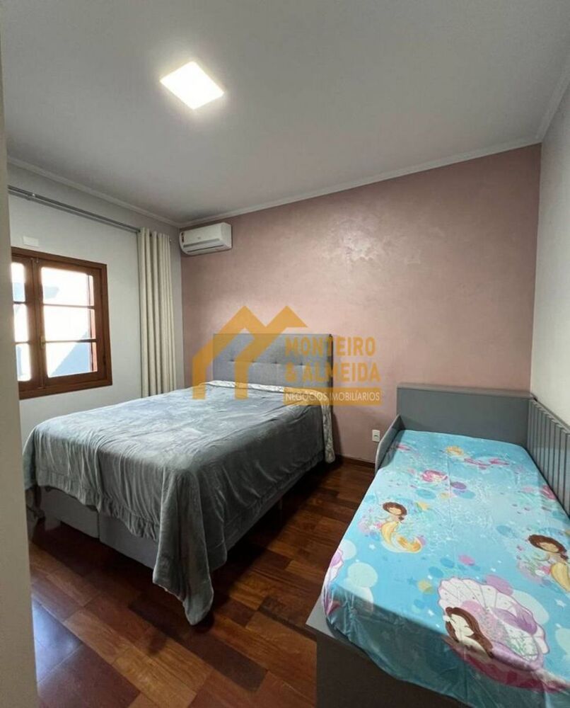 Casa à venda com 2 quartos, 220m² - Foto 4