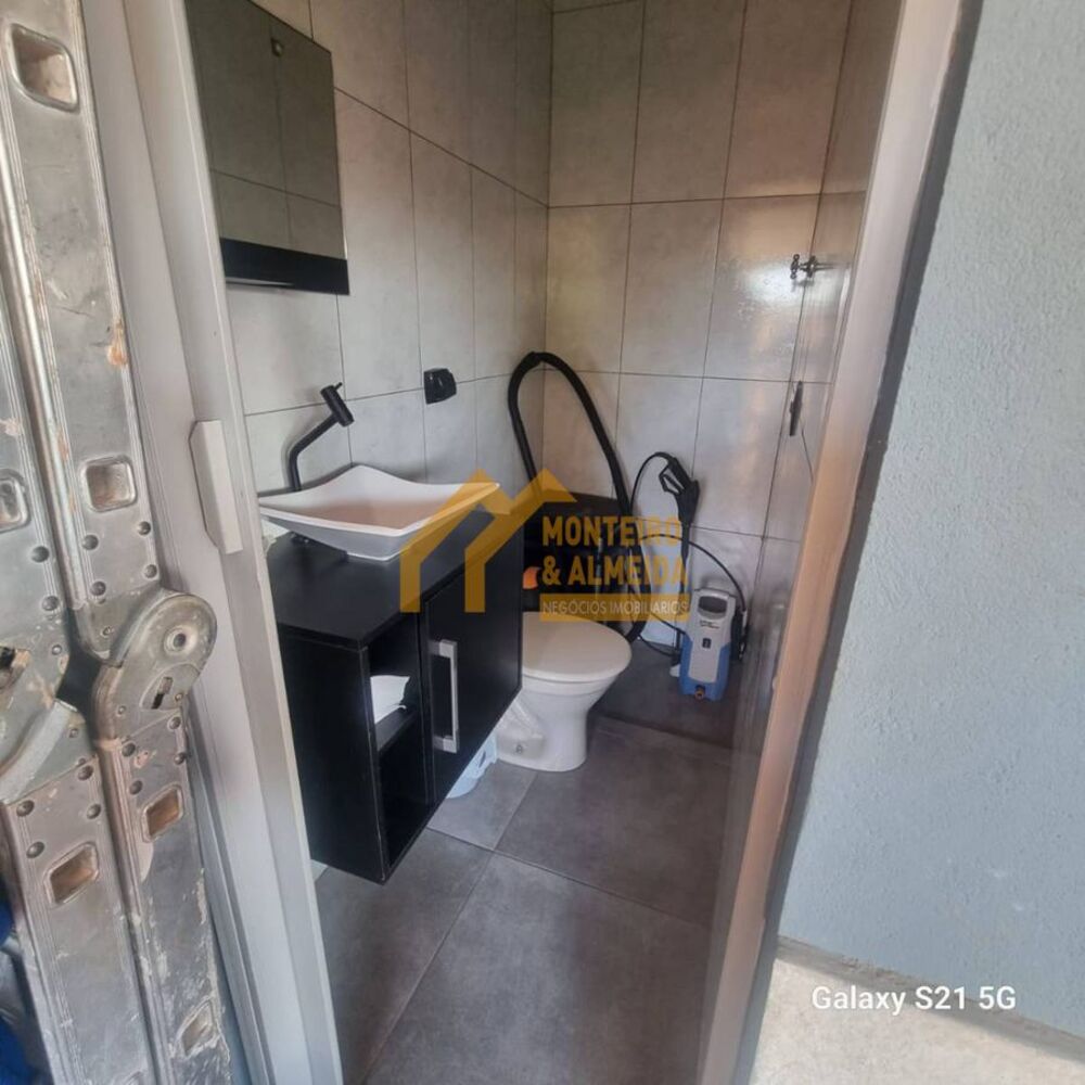 Casa à venda com 3 quartos, 230m² - Foto 1