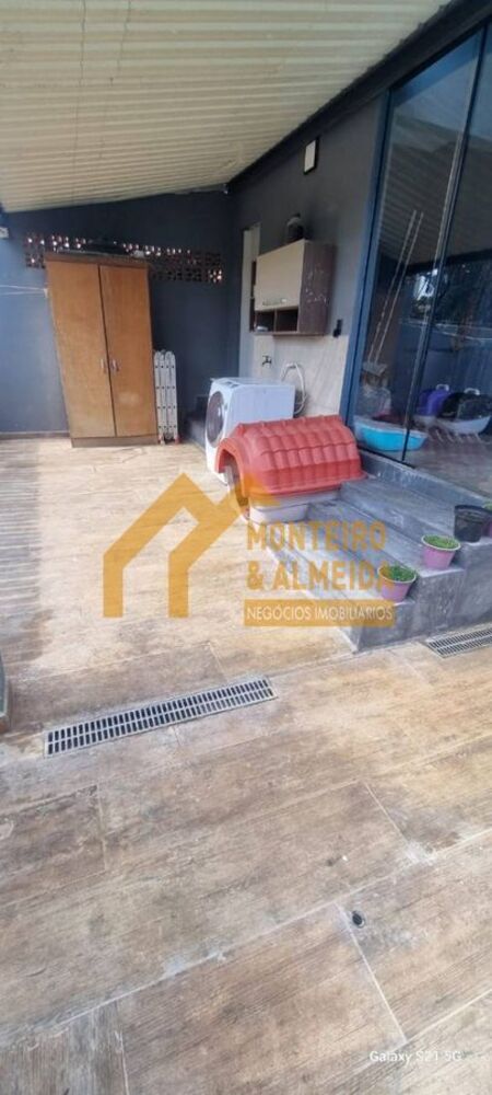 Casa à venda com 3 quartos, 230m² - Foto 2