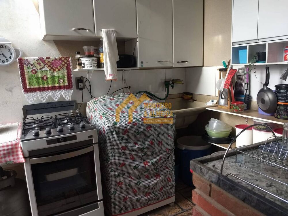 Casa à venda com 3 quartos, 210m² - Foto 4