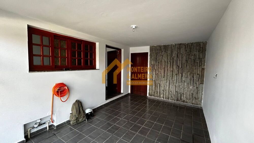 Casa à venda com 3 quartos, 150m² - Foto 1