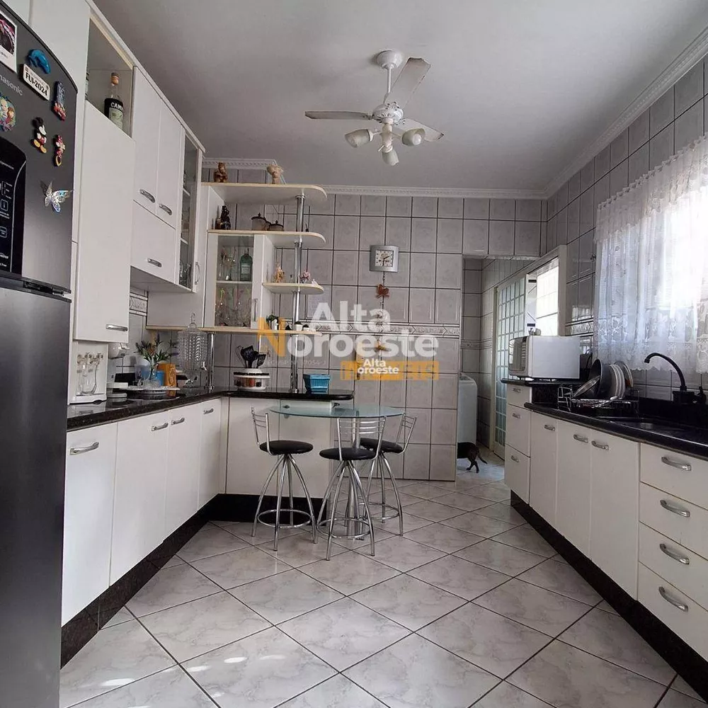 Casa, 3 quartos, 250 m² - Foto 4