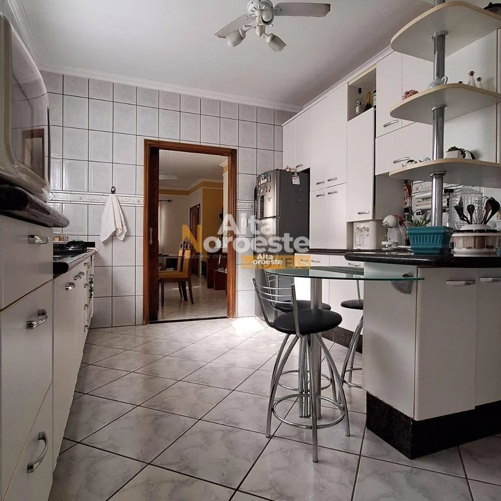 Casa, 3 quartos, 250 m² - Foto 13