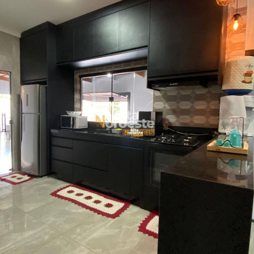 Casa à venda com 3 quartos, 170M2 - Foto 1