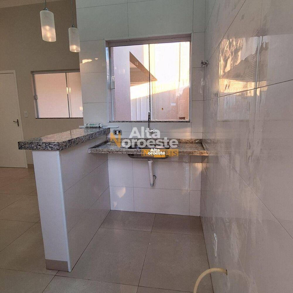 Casa à venda com 2 quartos, 80m² - Foto 2