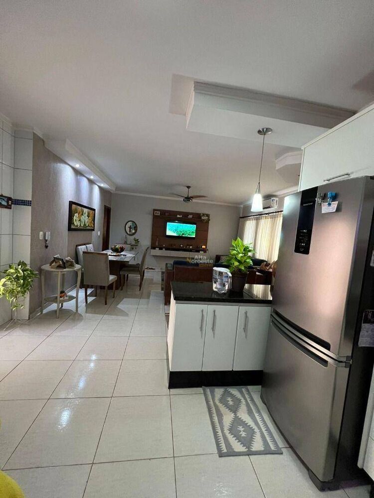 Casa à venda com 3 quartos, 200m² - Foto 2