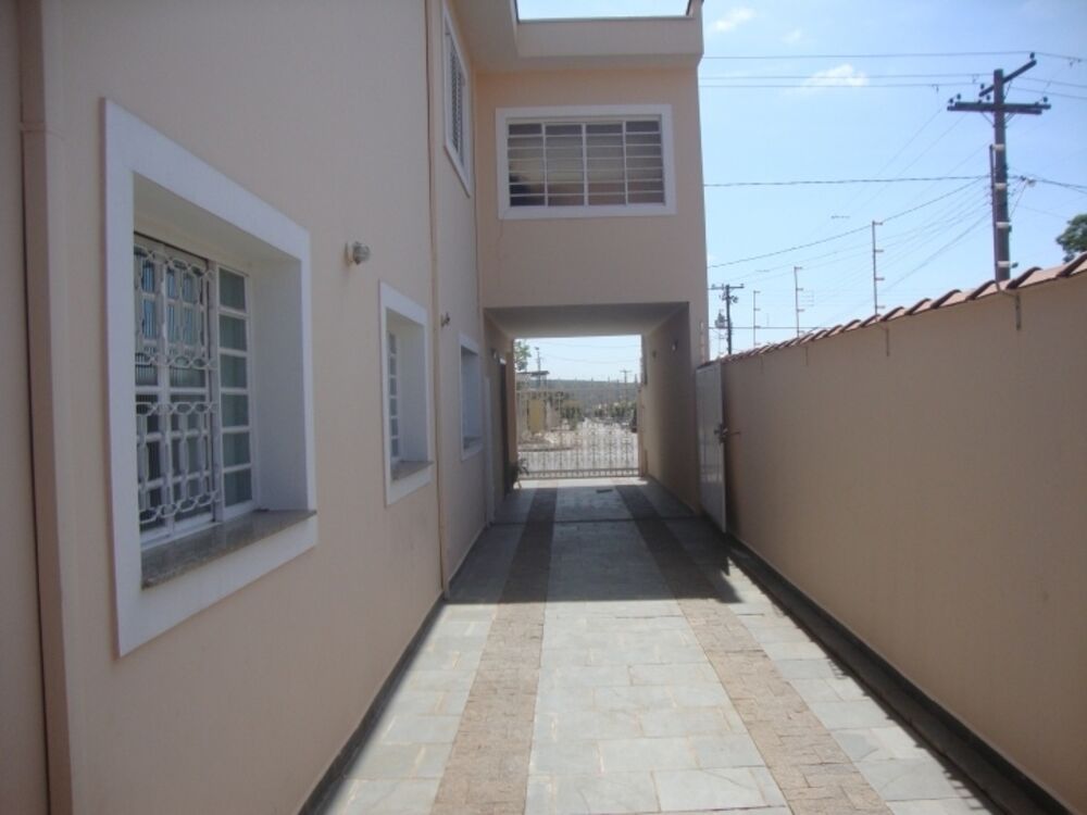 Sobrado à venda com 4 quartos, 290m² - Foto 1