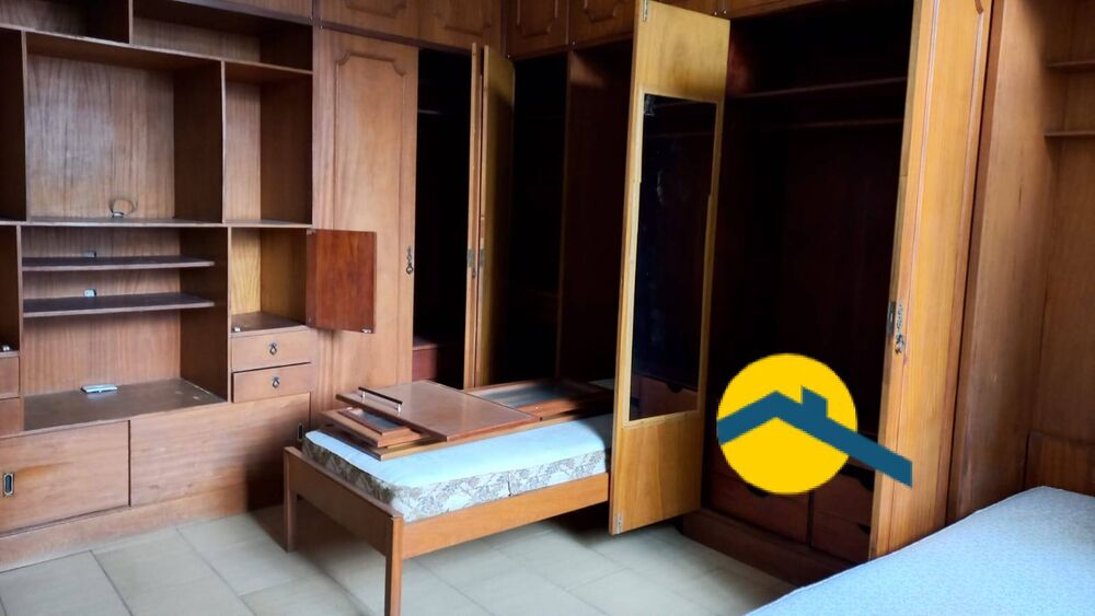 Casa à venda com 5 quartos, 214m² - Foto 3