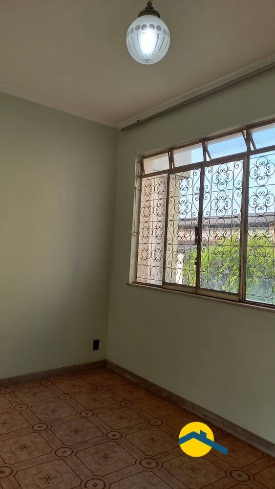 Casa à venda com 5 quartos, 214m² - Foto 4