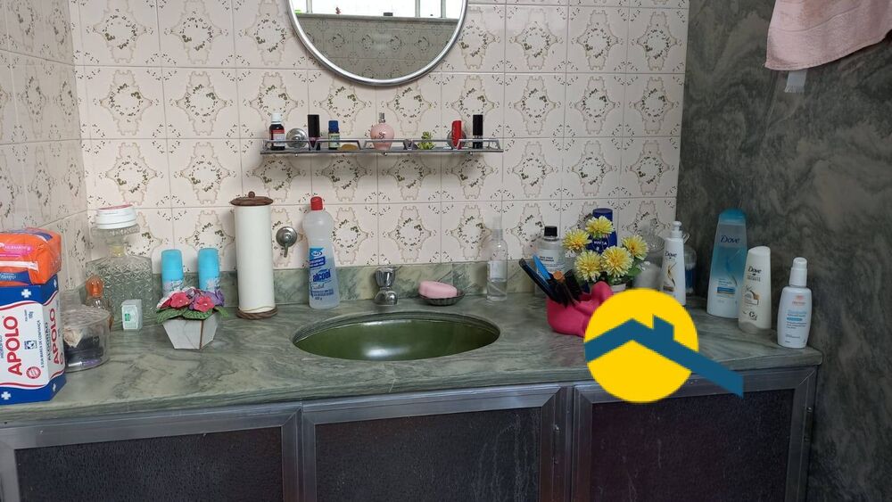 Casa à venda com 5 quartos, 214m² - Foto 2