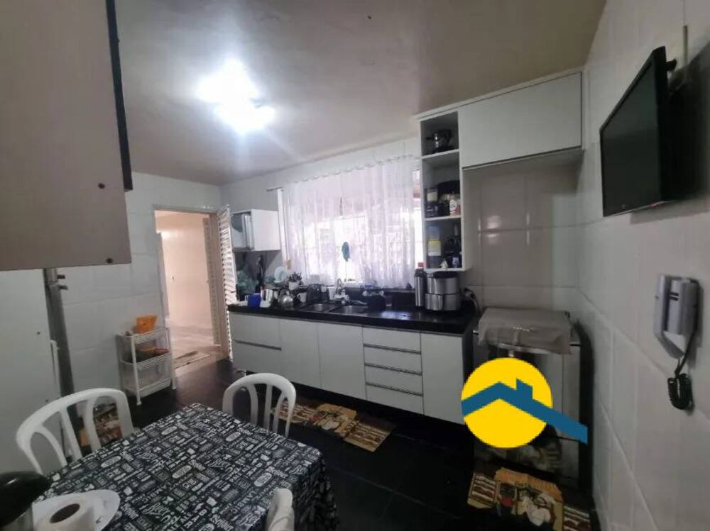 Casa à venda com 4 quartos, 167m² - Foto 2