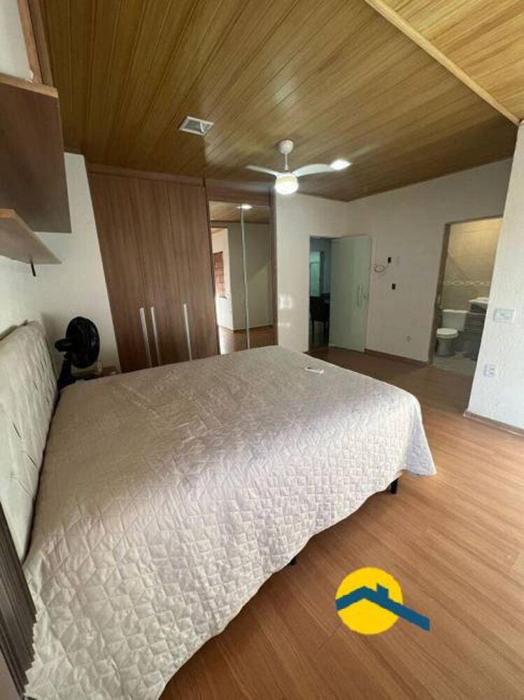 Casa, 4 quartos, 196 m² - Foto 1