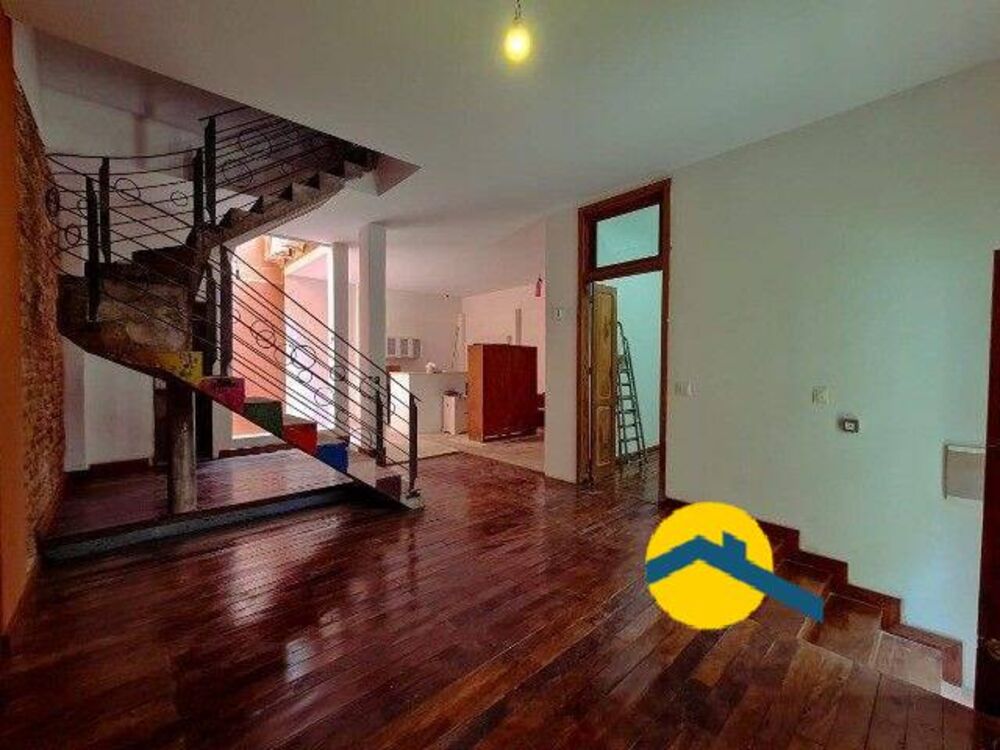Casa, 4 quartos, 240 m² - Foto 2