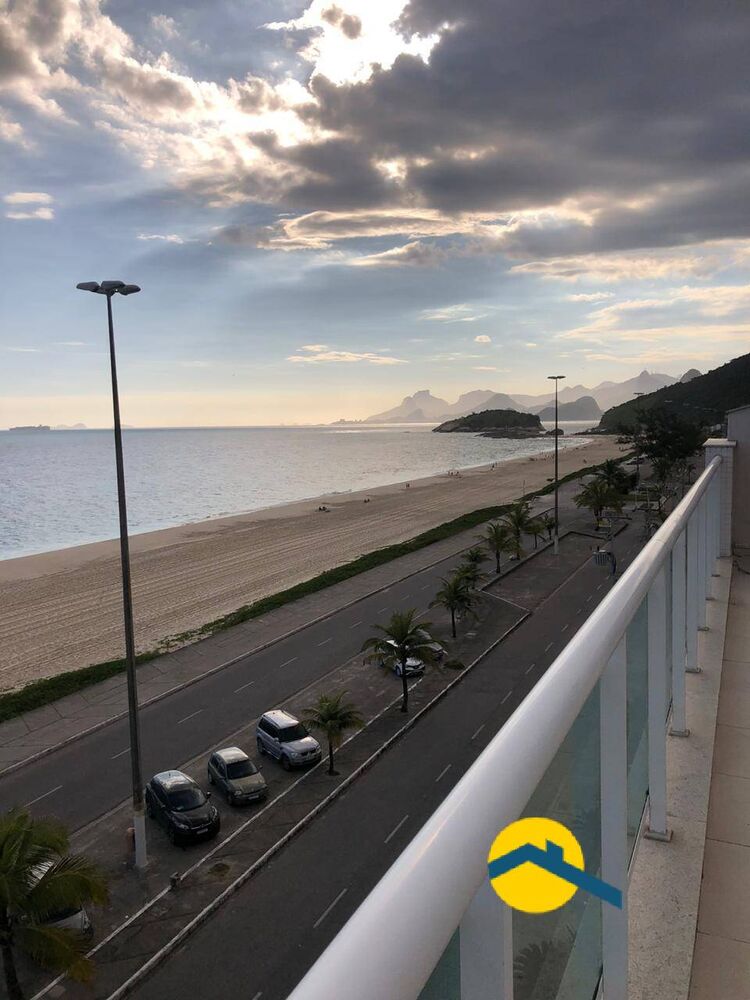 Cobertura, 3 quartos, 215 m² - Foto 2