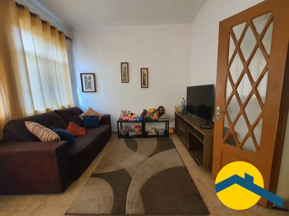 Casa, 6 quartos, 240 m² - Foto 1