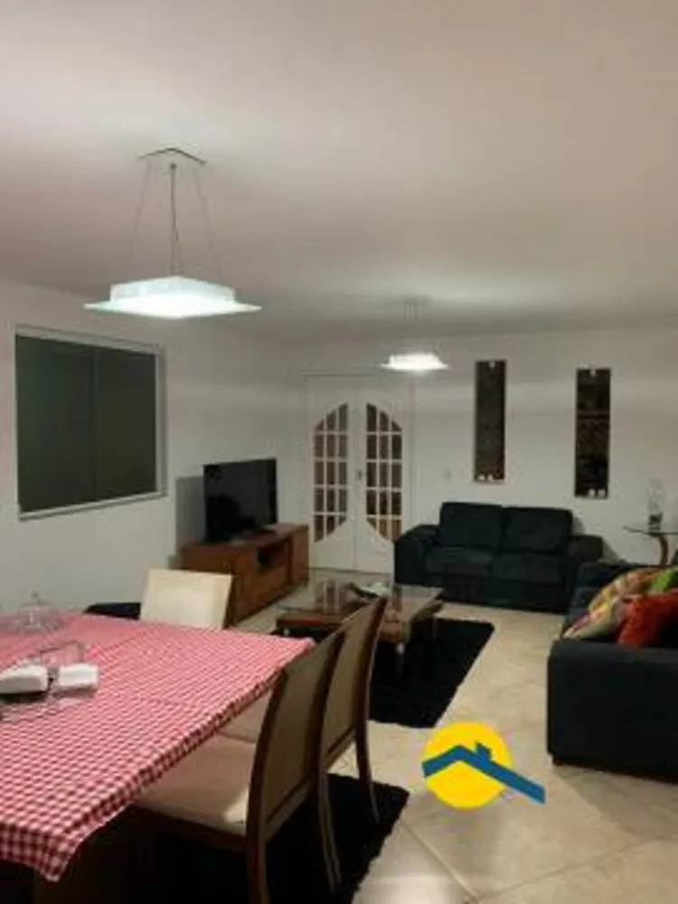 Casa, 4 quartos, 220 m² - Foto 1
