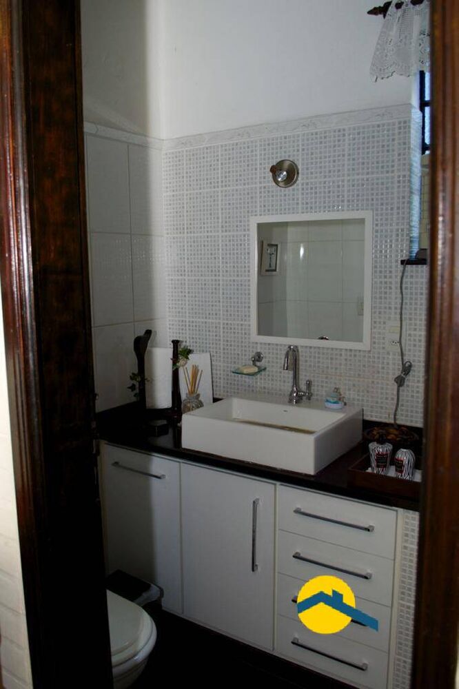 Casa à venda com 6 quartos, 240m² - Foto 7