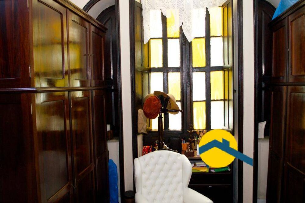 Casa à venda com 6 quartos, 240m² - Foto 10