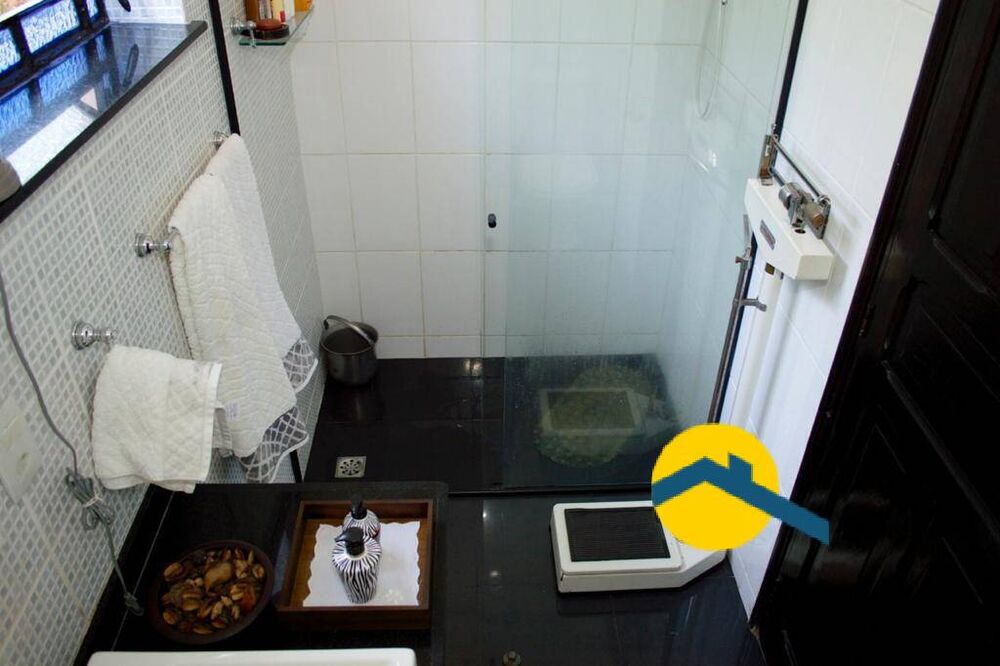 Casa à venda com 6 quartos, 240m² - Foto 11